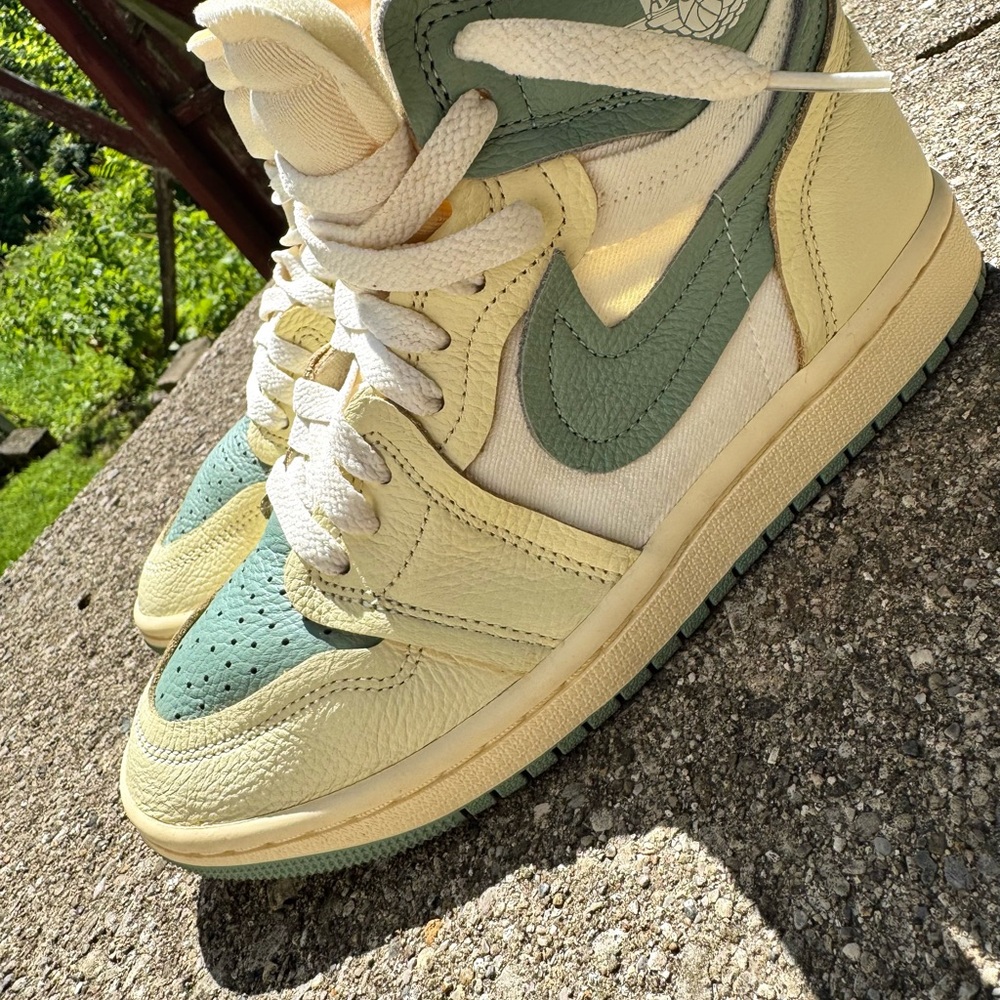 Nike Jordan 1 Legend Sand/Jade Smoke/Sail/Muslin Women's Shoe size 6
